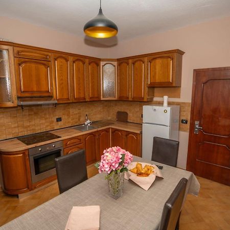 Hotel Pepe Shkoder Bagian luar foto