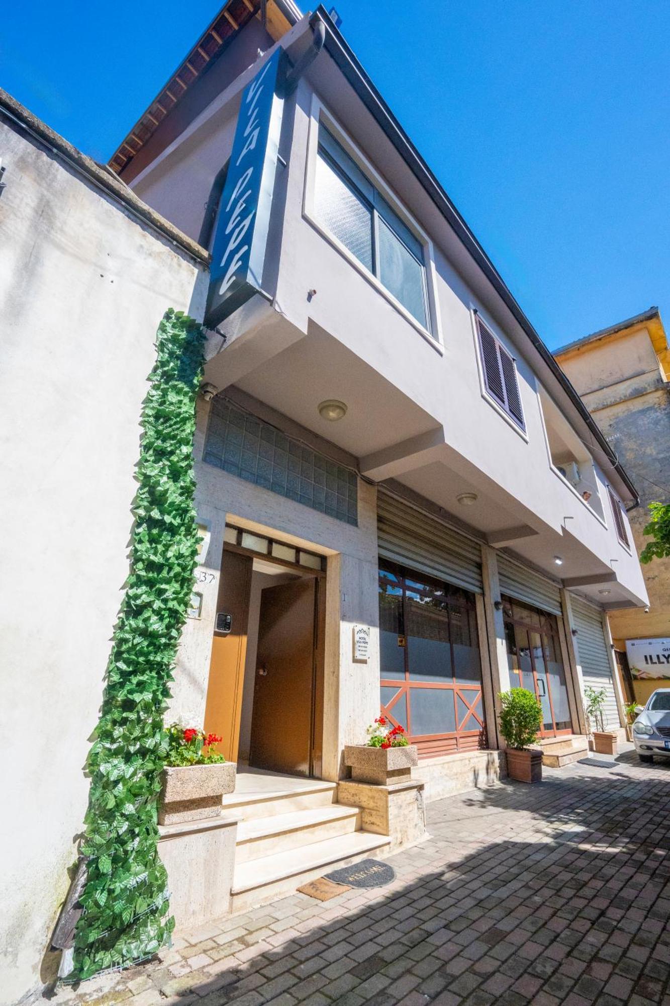 Hotel Pepe Shkoder Bagian luar foto