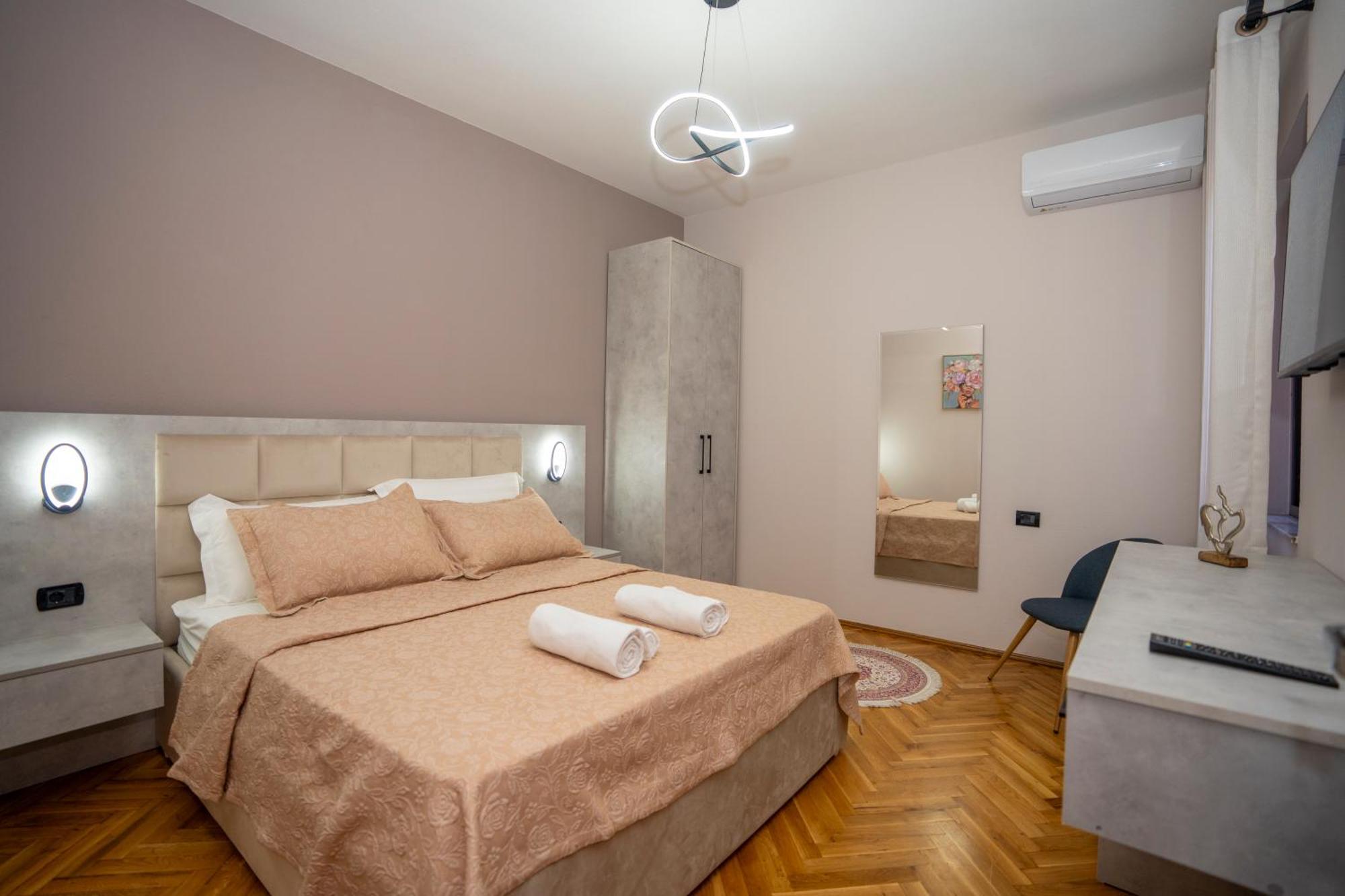 Hotel Pepe Shkoder Bagian luar foto